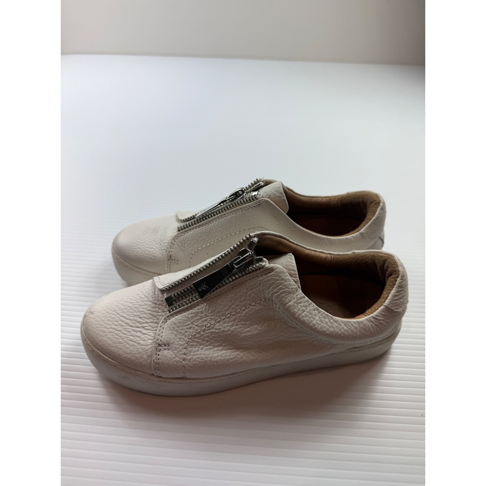 Frye Lena Zip‎ model Front Zip White Pebbled Leather Sneakers 3471320-WHT 8M